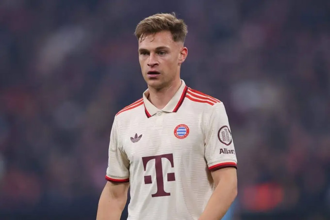 Joshua Kimmich tiếp tục thi đấu cho Bayern Munich